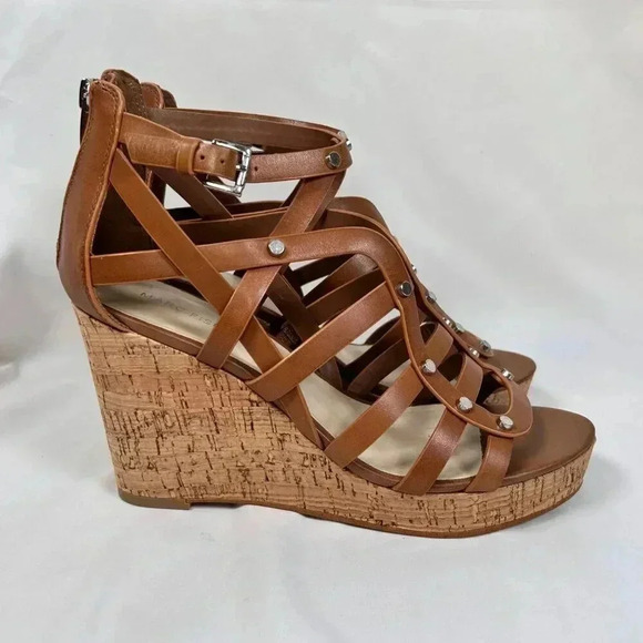 Marc Fisher Farlow Size 9.5 Wedge Platform Sandals Heels Rivets - Picture 1 of 7